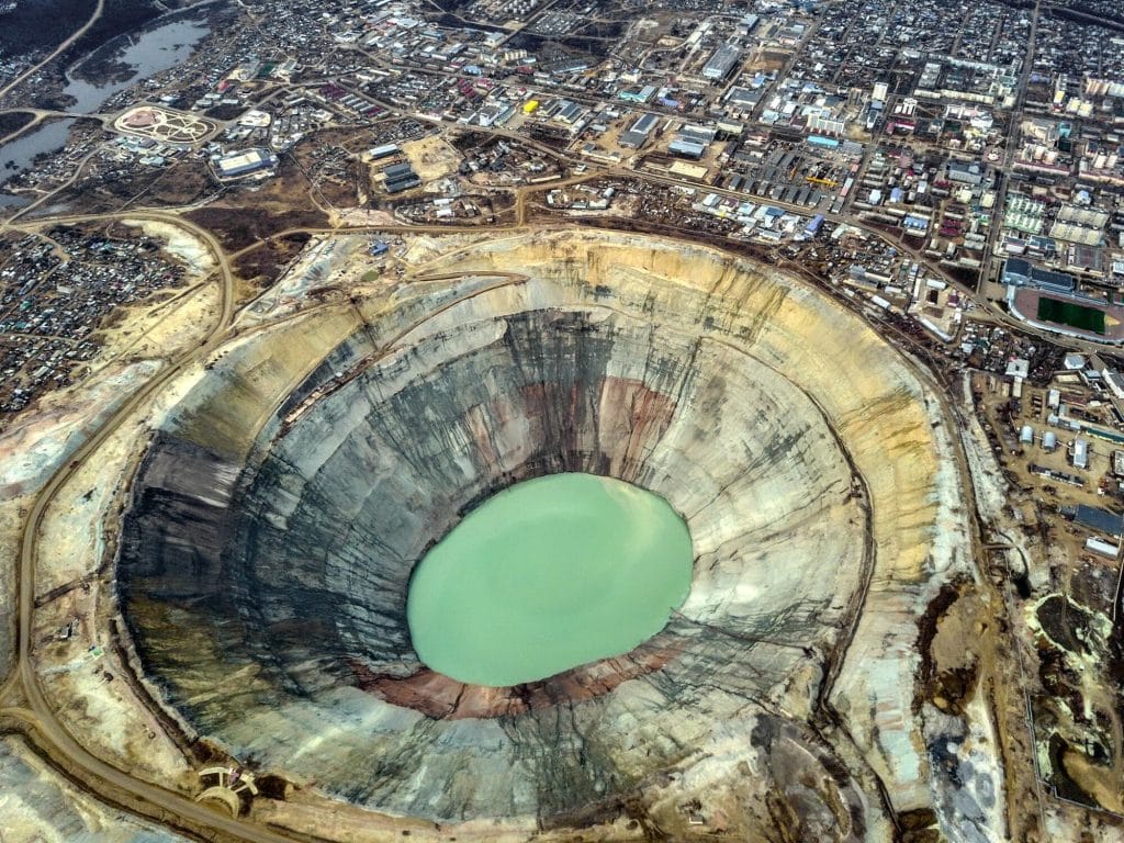 Алмазная шахта «Мир»